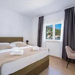 Senka - Four Bedroom Rogotin