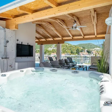 Villa Senka - Four Bedroom Rogotin