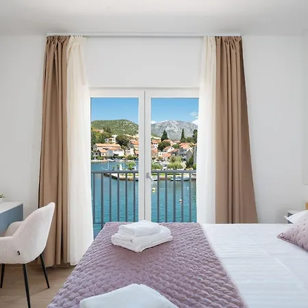 Senka - Four Bedroom Villa Rogotin