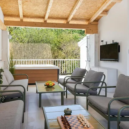 Senka - Four Bedroom Rogotin