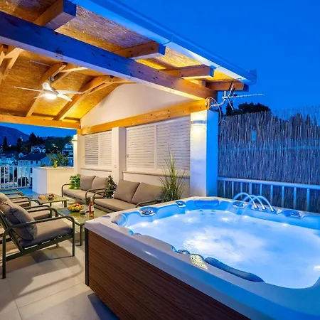 Senka - Four Bedroom Villa Rogotin