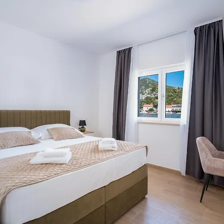 Senka - Four Bedroom Rogotin