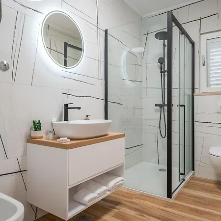 Senka - Four Bedroom Rogotin